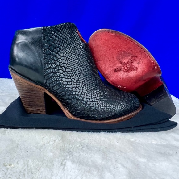 🚫SOLD! |•FREEBIRD🦅BY STEVEN•| GORGEOUS DETROIT Black Snake Booties Size 10 - Picture 5 of 16